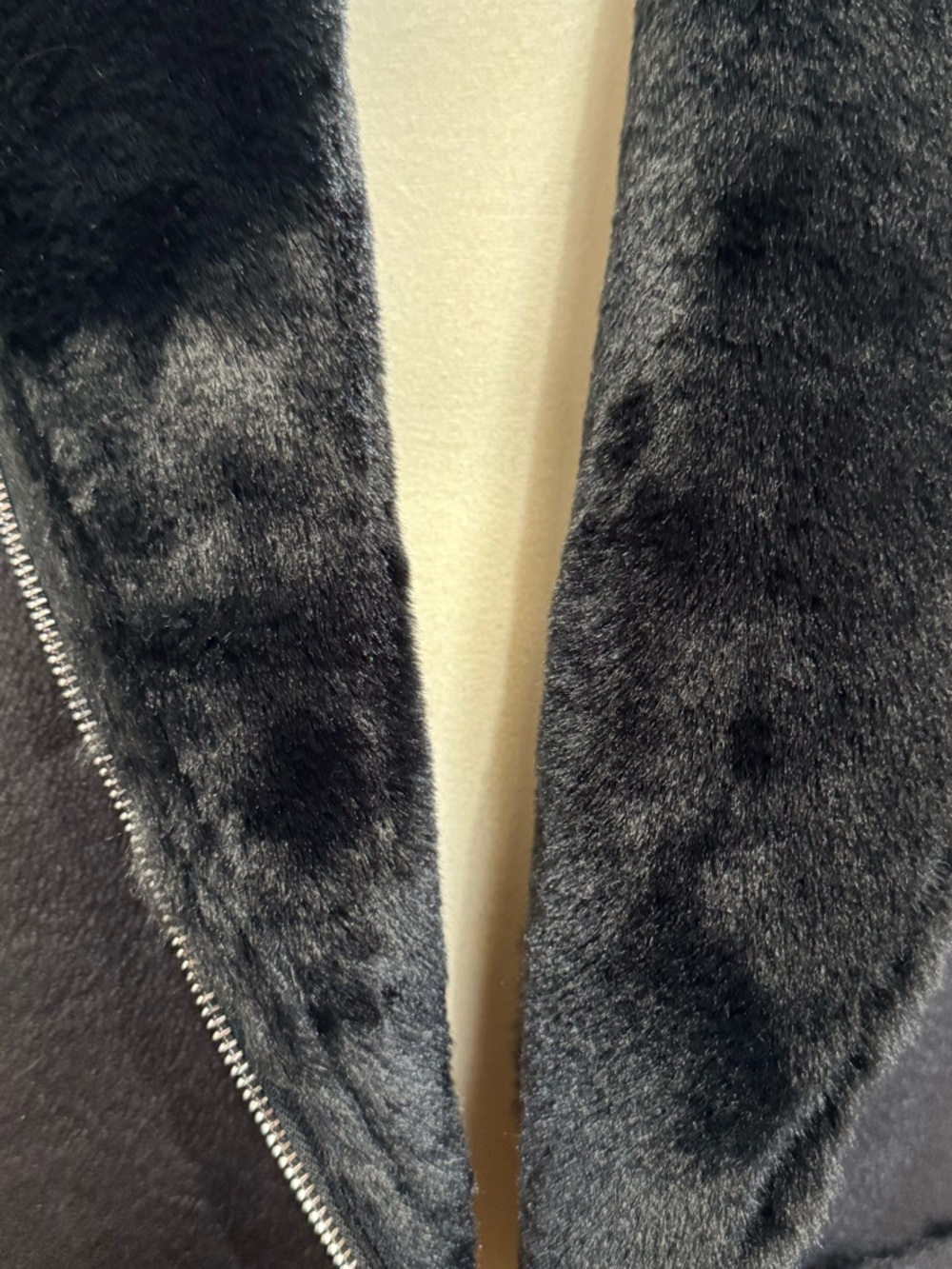 House of Harlow 1960 Black Faux Shearling Zip Vest #307 - Picture 3 of 4
